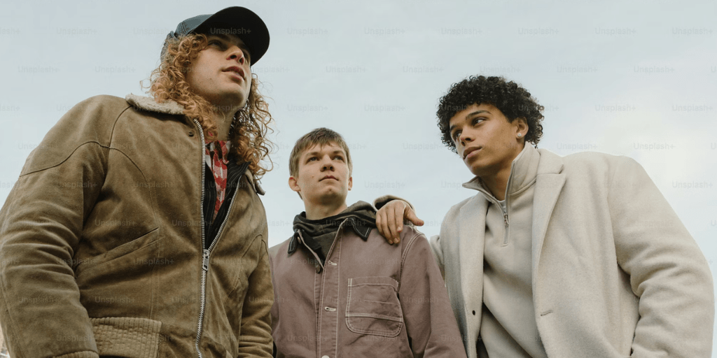 Loafers, Relaxed Tailoring, and Smart Basics Lead Men’s Style Trends in Spring 2026