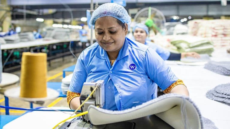 Latina Pay Equity Day Highlights Persistent Wage Gaps