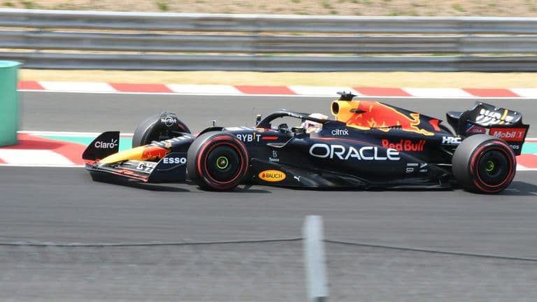 Formula 1: Max Verstappen Dominates with a Win at the Australian Grand Prix