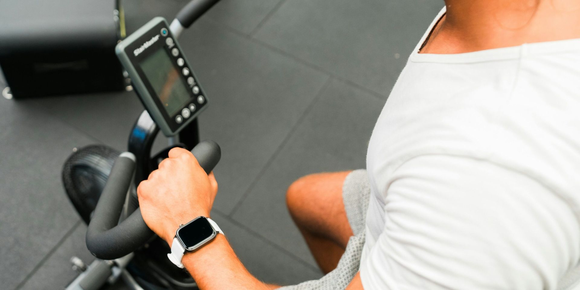 Innovative Fitness Tracker Revolutionizes Health Monitoring