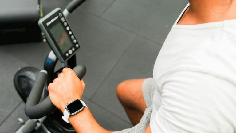 Innovative Fitness Tracker Revolutionizes Health Monitoring
