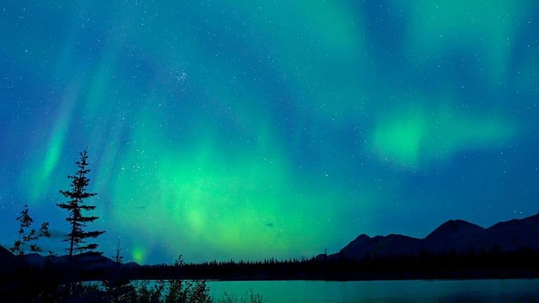 Northern Lights Dazzle U.S. Skies Amid Severe Solar Storm