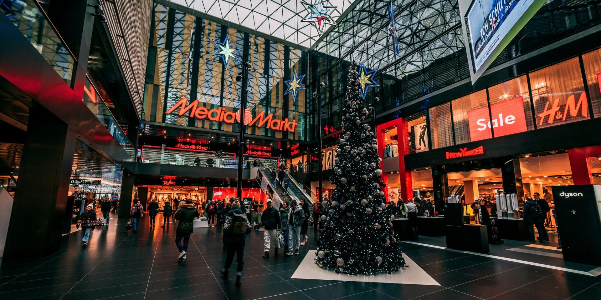 Holiday Card Trends Gain Early Traction as Retailers Report Rising Interest