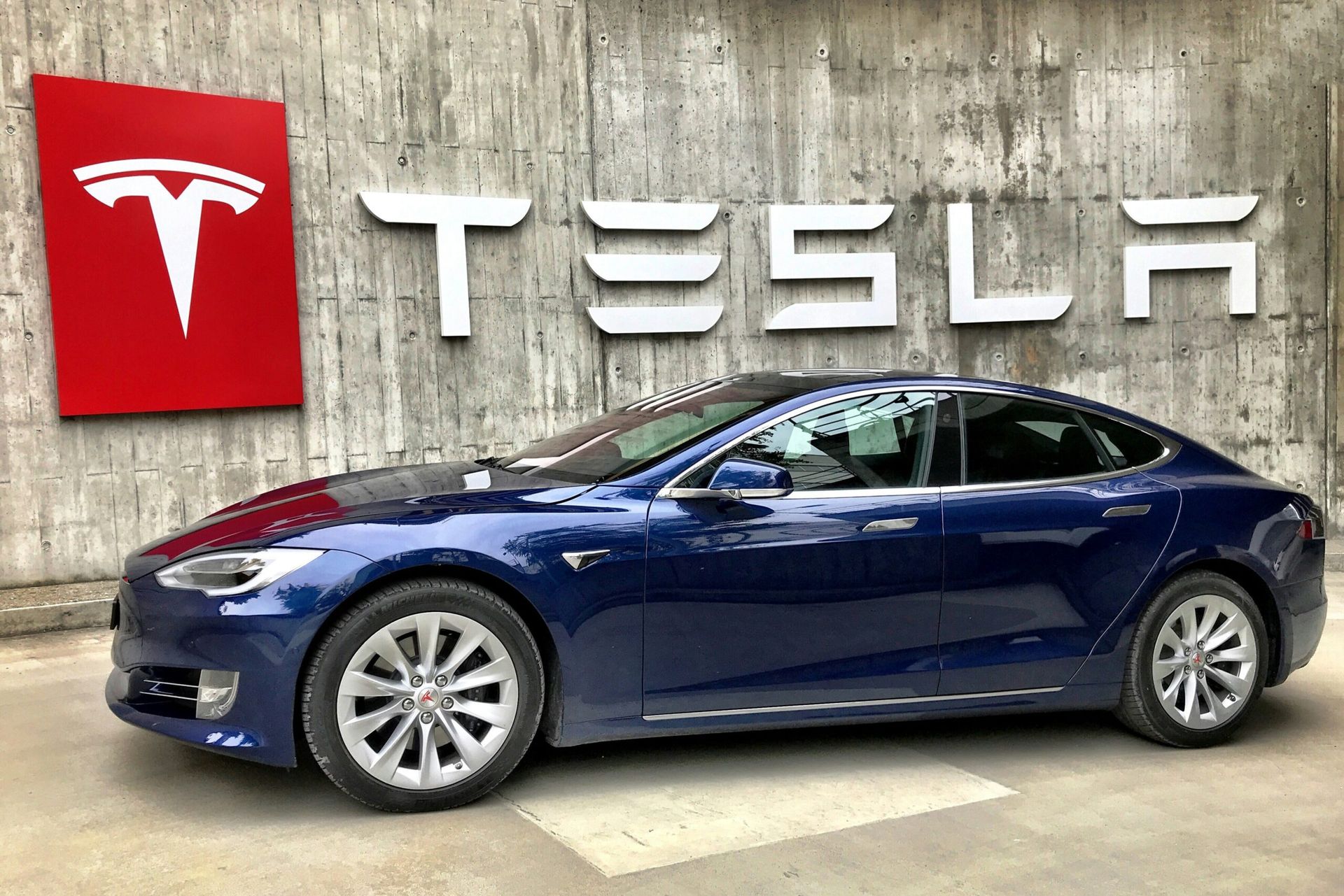 Tesla fans schweiz 2swawy4xhb0 unsplash