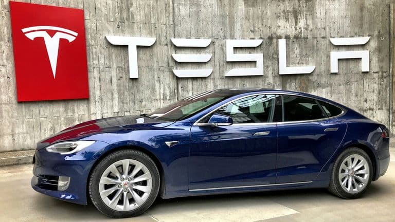 Tesla fans schweiz 2swawy4xhb0 unsplash
