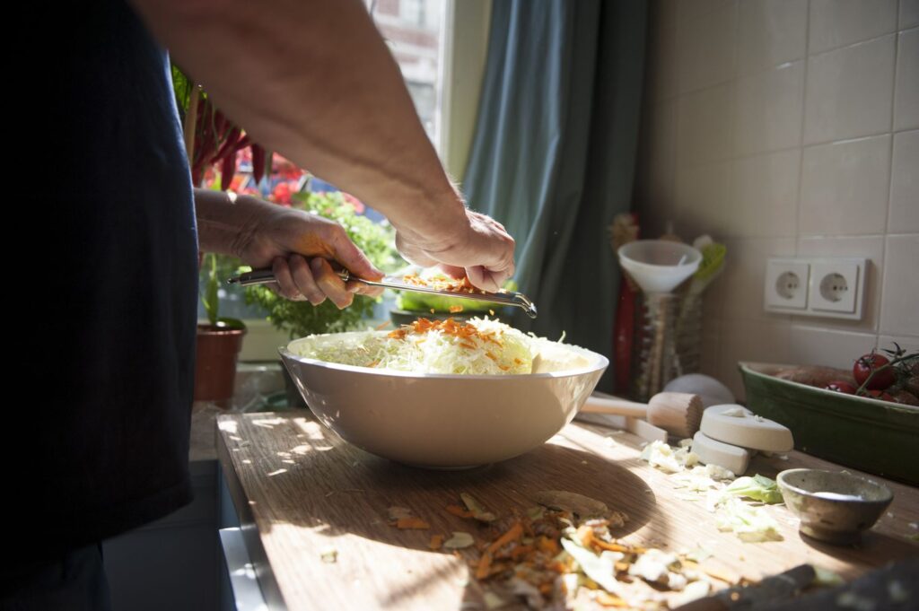 Optimal moments for enjoying sauerkraut to enhance gut health